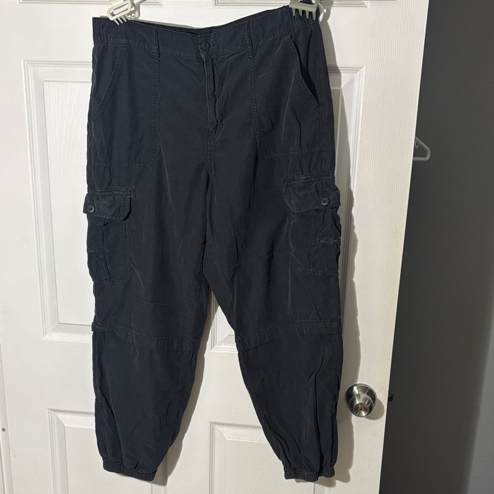 American Eagle charcoal cargo corduroy, Black Cargo Pants